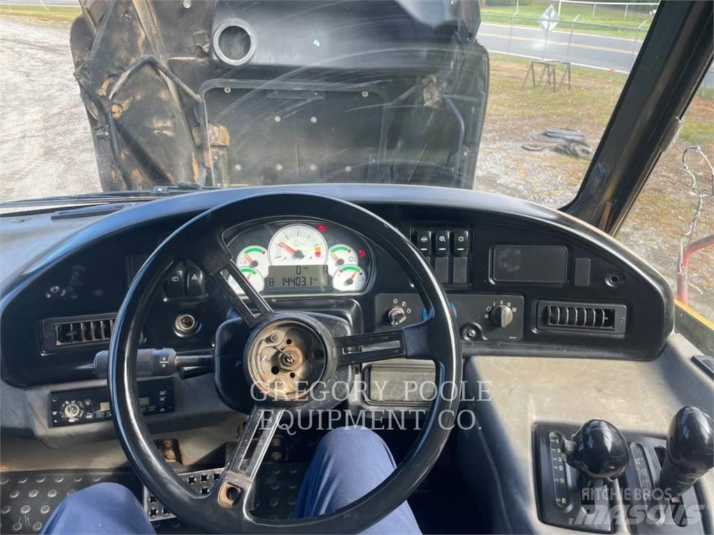 CAT 740 Дъмпери/моторни превозни средства
