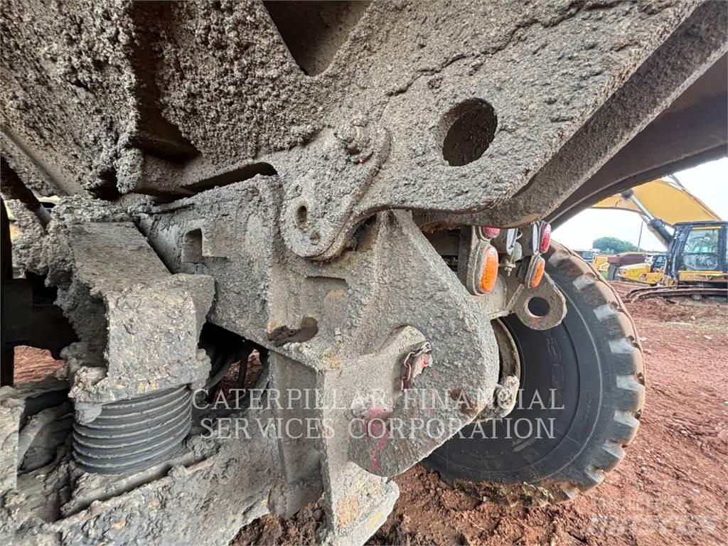CAT 740-04GC Дъмпери/моторни превозни средства