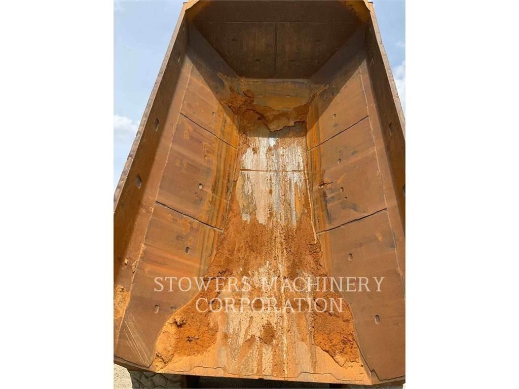 CAT 740B Дъмпери/моторни превозни средства