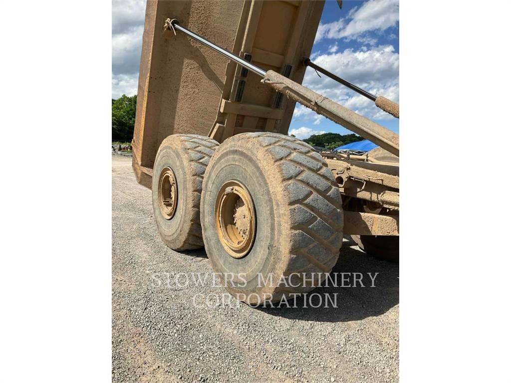 CAT 740B Дъмпери/моторни превозни средства