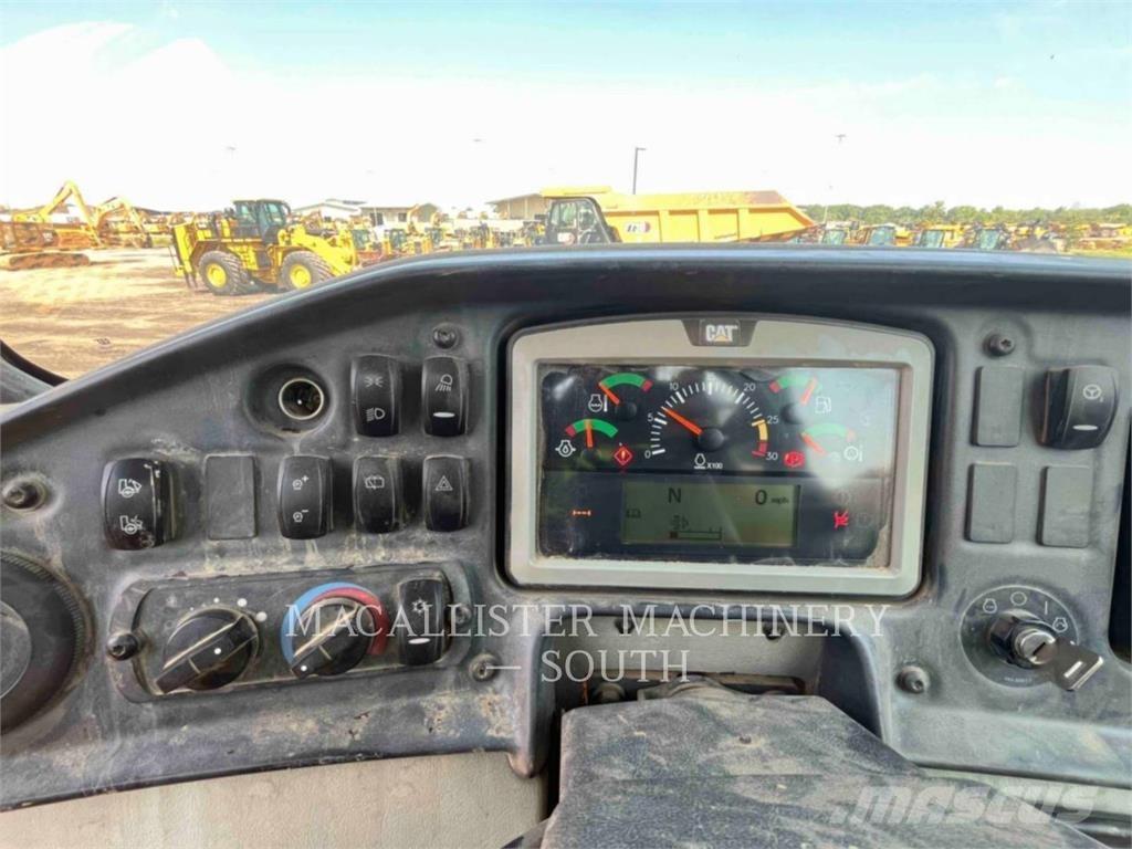 CAT 740B Дъмпери/моторни превозни средства