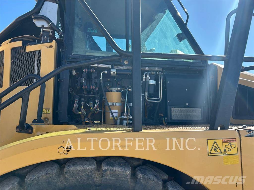 CAT 740B Дъмпери/моторни превозни средства