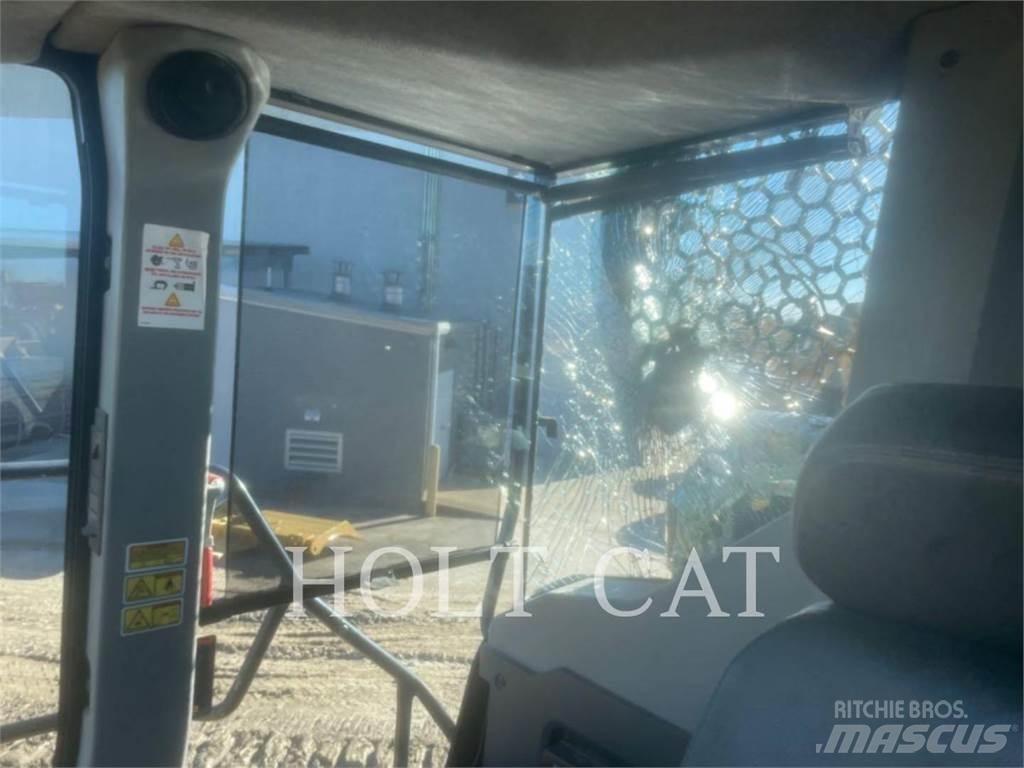 CAT 745 Дъмпери/моторни превозни средства
