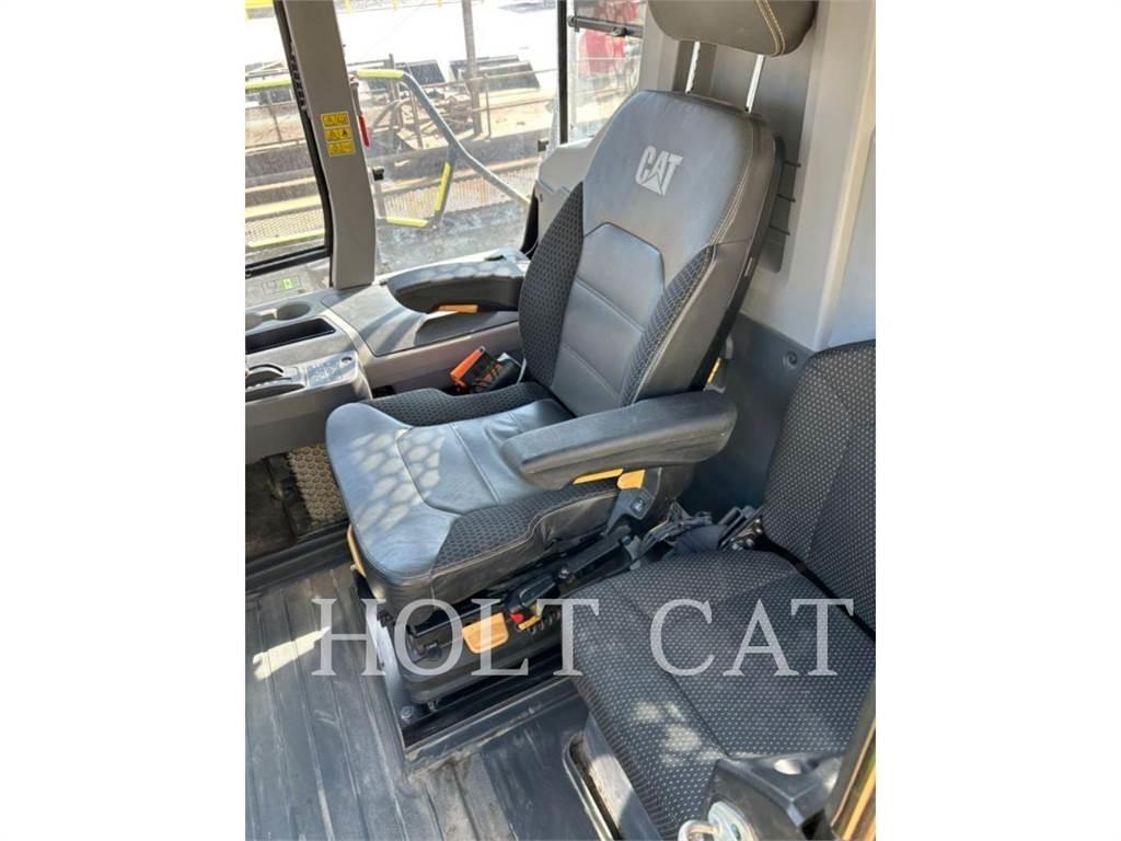 CAT 745 Дъмпери/моторни превозни средства