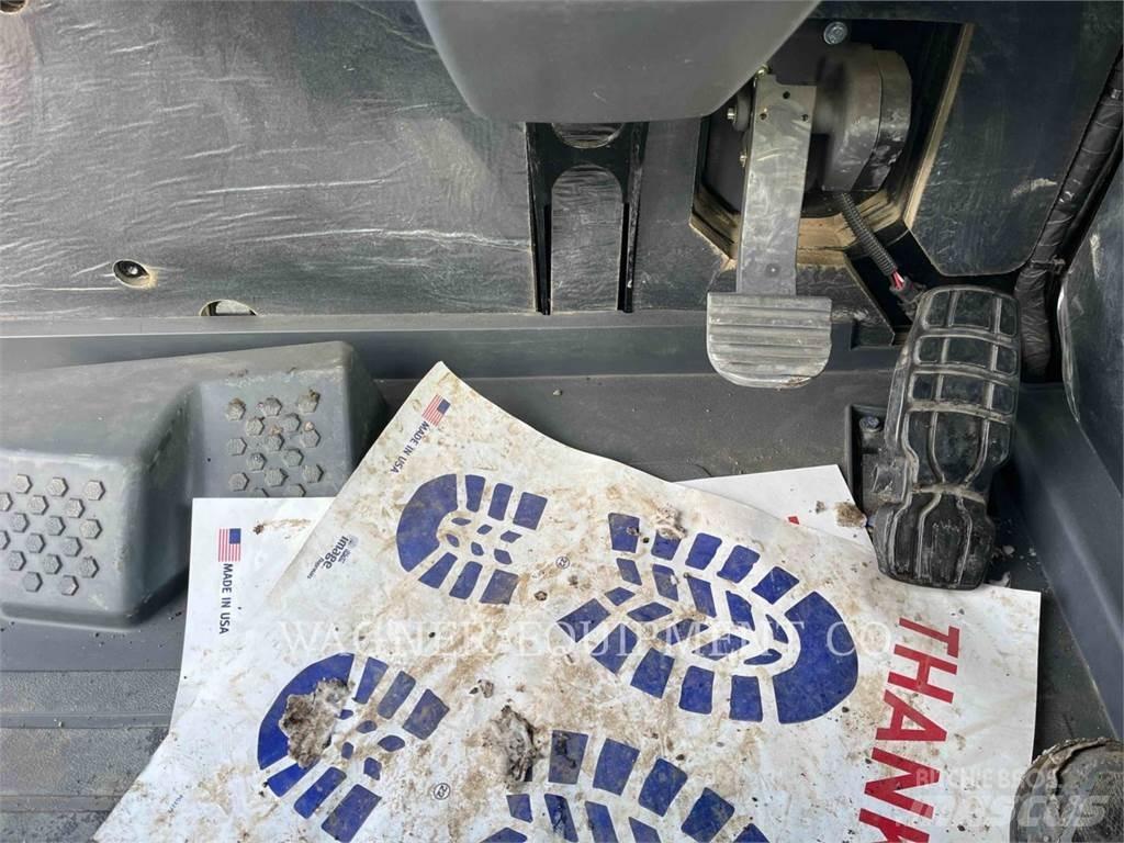 CAT 745 Дъмпери/моторни превозни средства