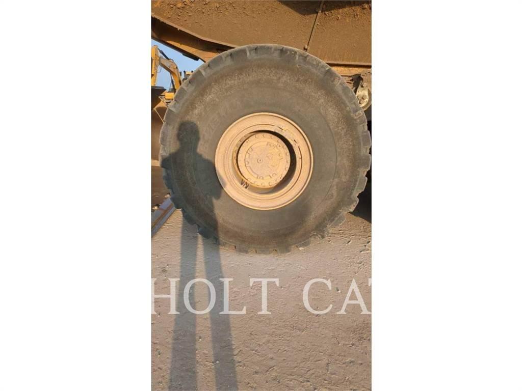 CAT 745 Дъмпери/моторни превозни средства