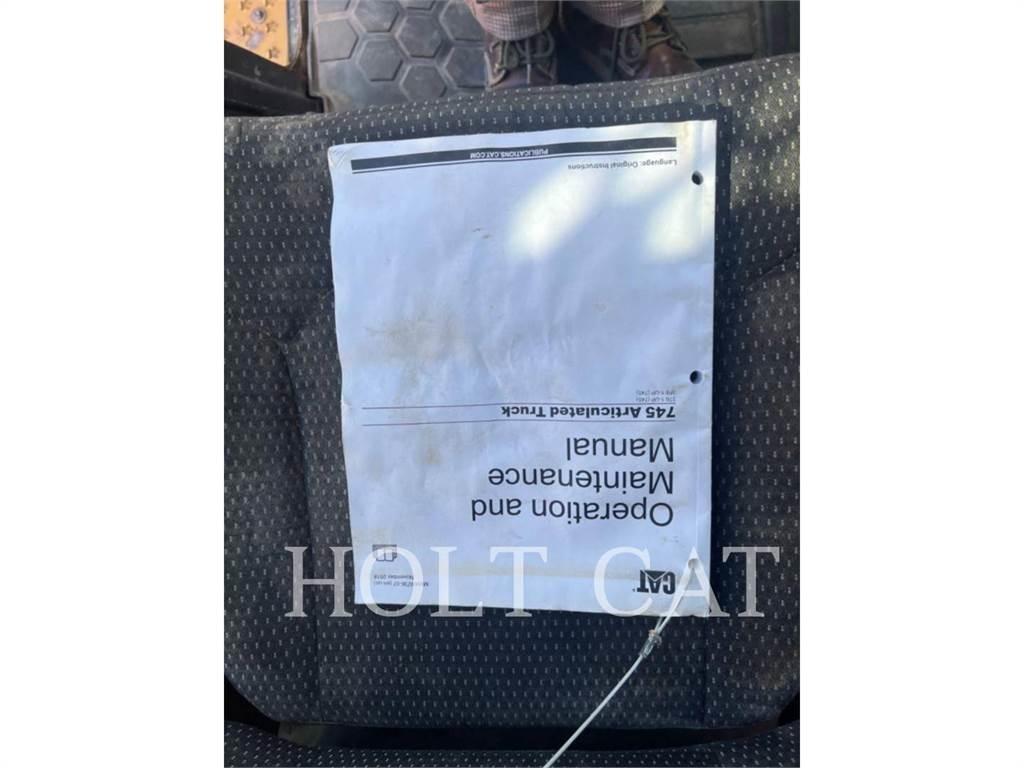 CAT 745 Дъмпери/моторни превозни средства