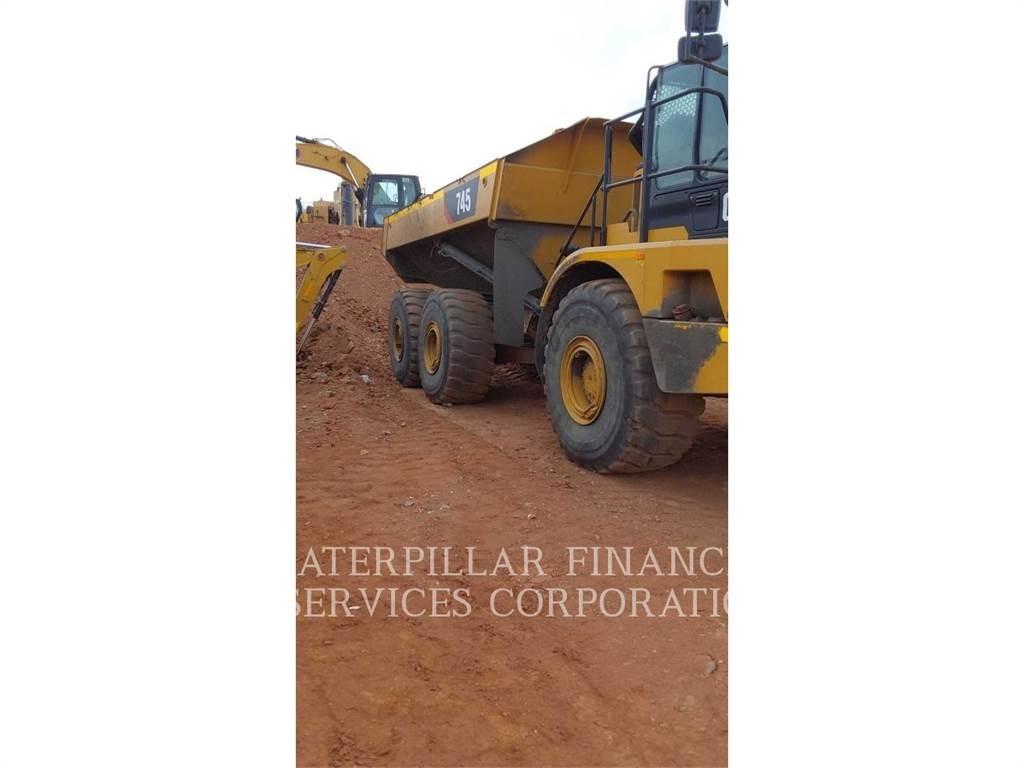 CAT 745 Дъмпери/моторни превозни средства