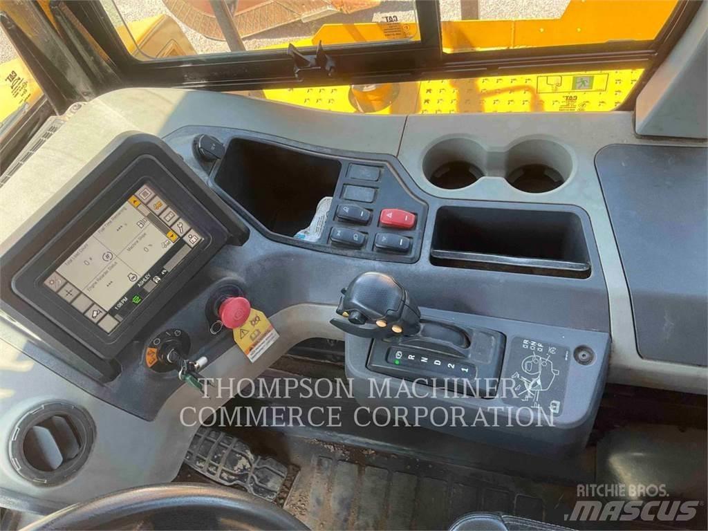 CAT 745 Дъмпери/моторни превозни средства