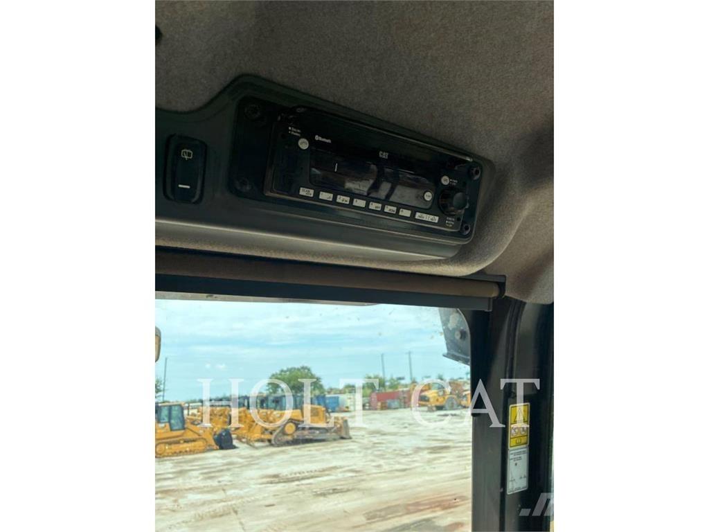 CAT 745 Дъмпери/моторни превозни средства