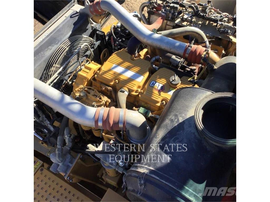 CAT 745 Дъмпери/моторни превозни средства