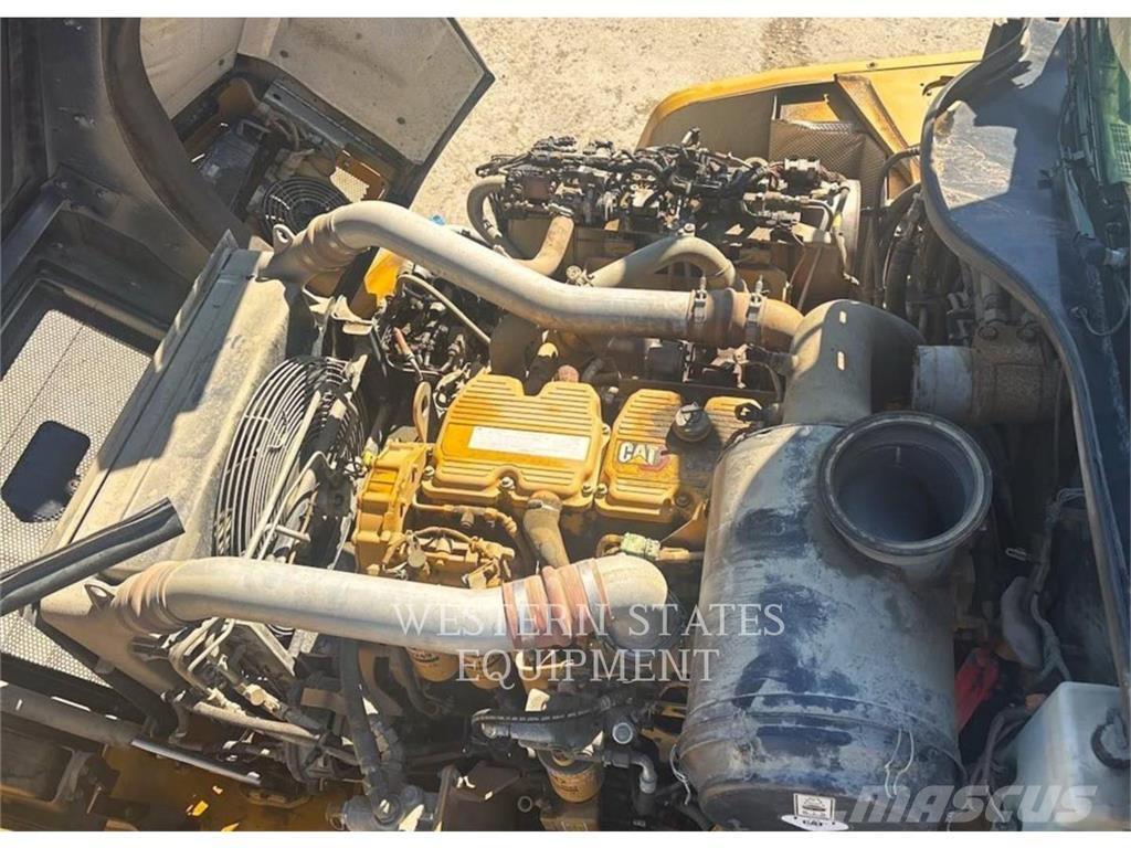 CAT 745 Дъмпери/моторни превозни средства