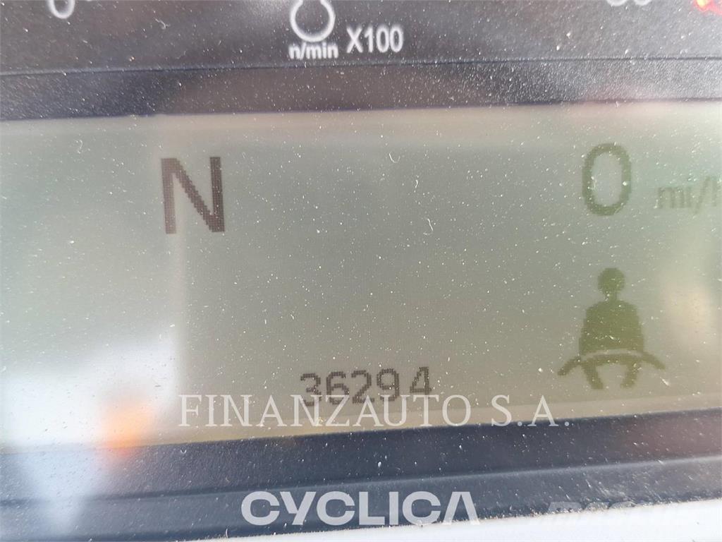 CAT 745 Дъмпери/моторни превозни средства