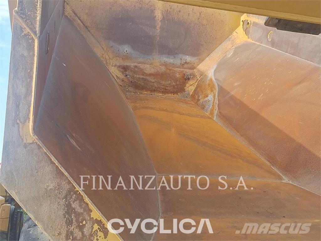 CAT 745 Дъмпери/моторни превозни средства