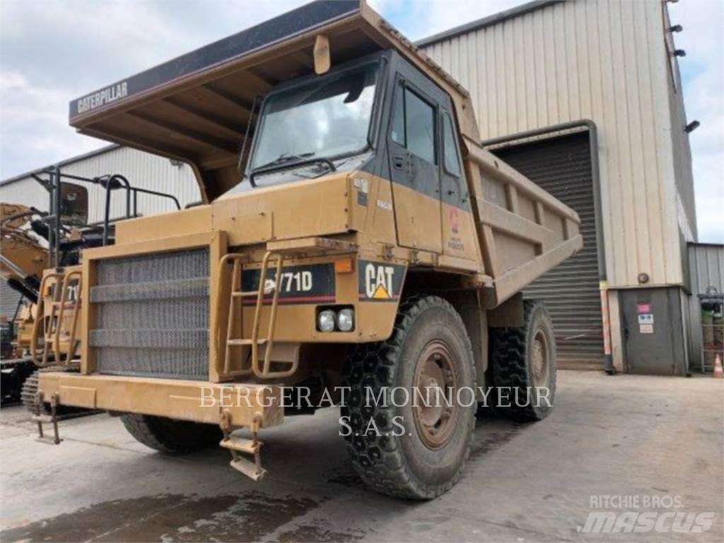 CAT 771D Дъмпери/моторни превозни средства