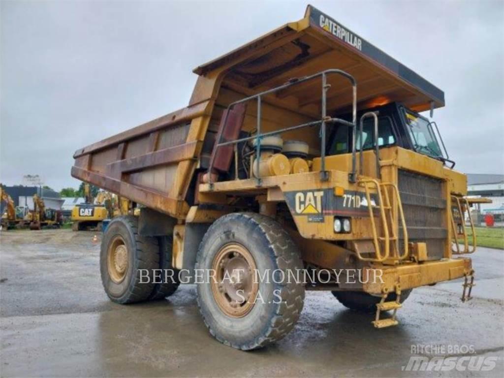 CAT 771D Дъмпери/моторни превозни средства