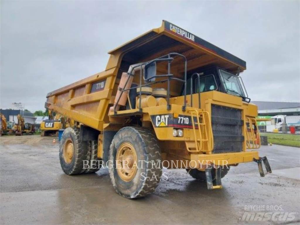 CAT 771D Дъмпери/моторни превозни средства