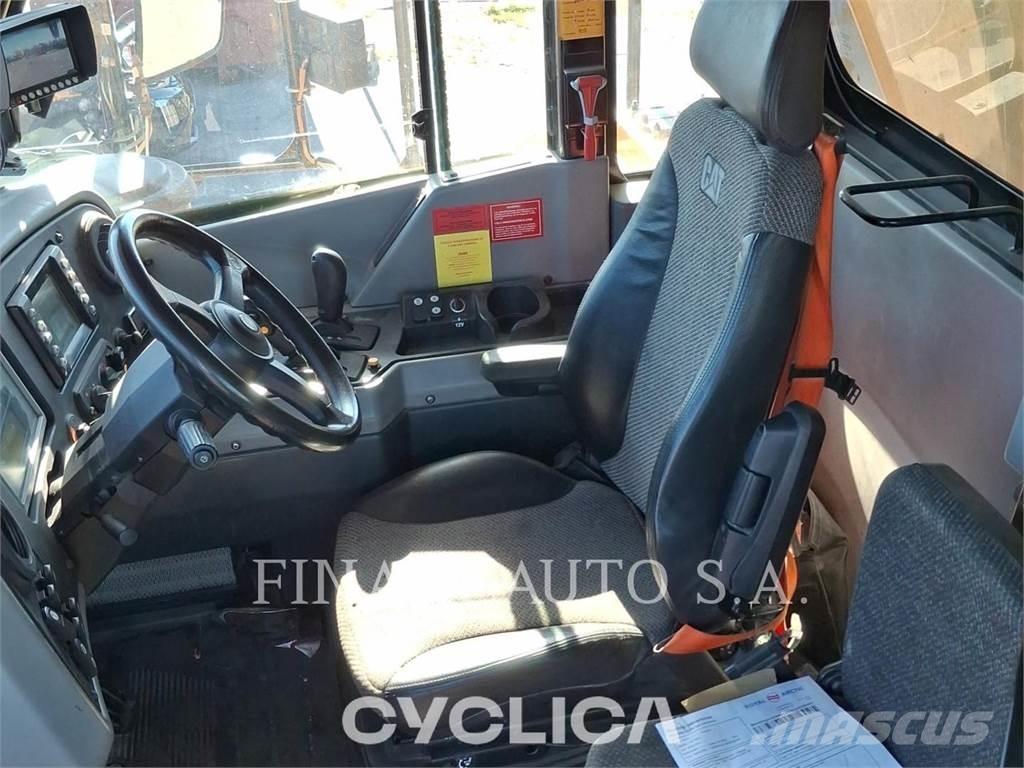 CAT 772G Дъмпери/моторни превозни средства