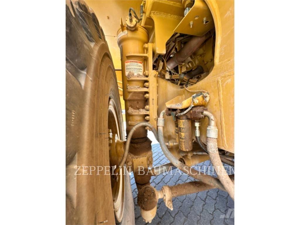 CAT 775E Дъмпери/моторни превозни средства