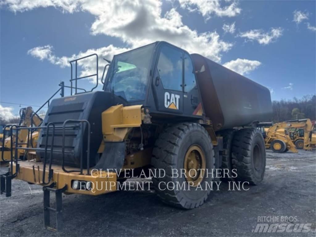 CAT 775F Цистерни за вода
