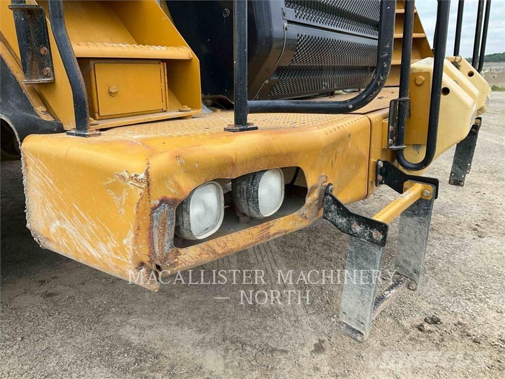 CAT 775F Дъмпери/моторни превозни средства