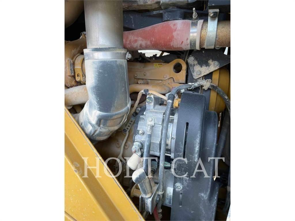 CAT 815 Уплътнители за почва
