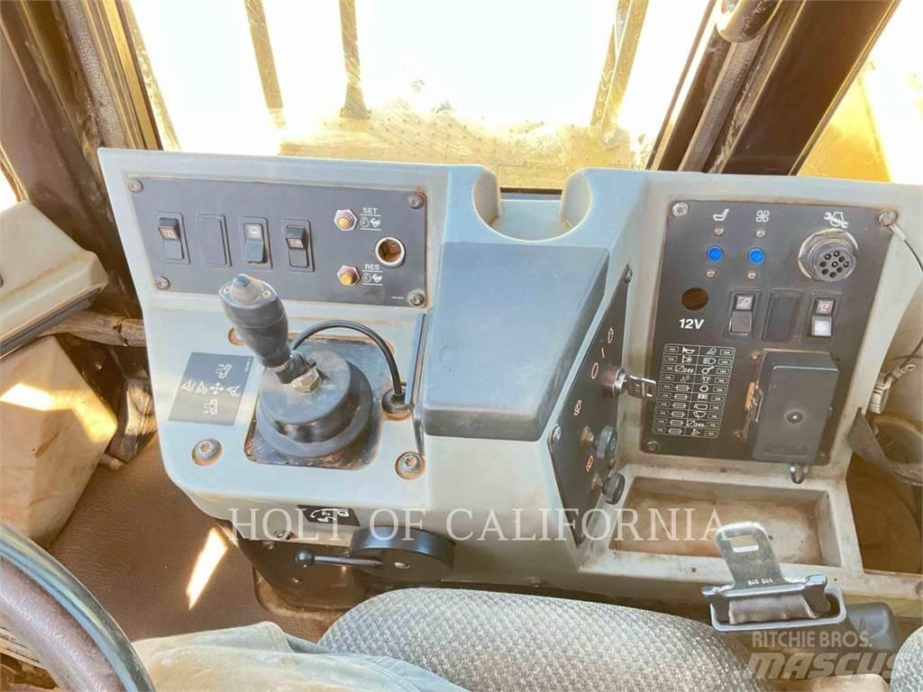 CAT 815F2 Уплътнители за почва
