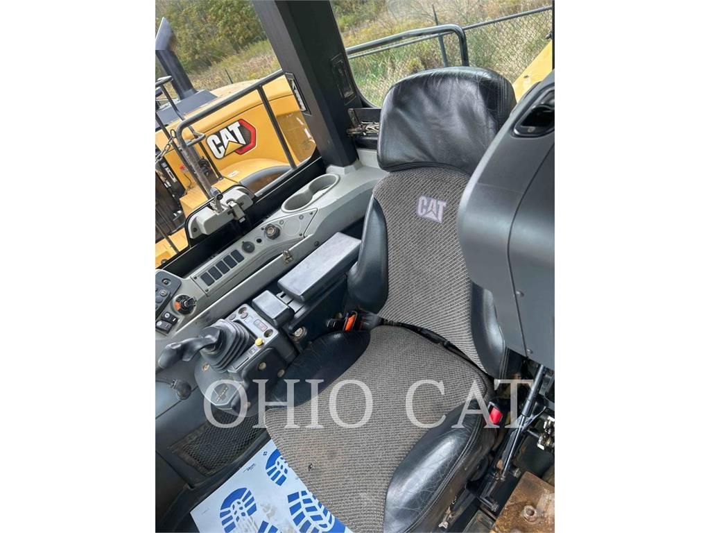 CAT 815K Колесни булдозери
