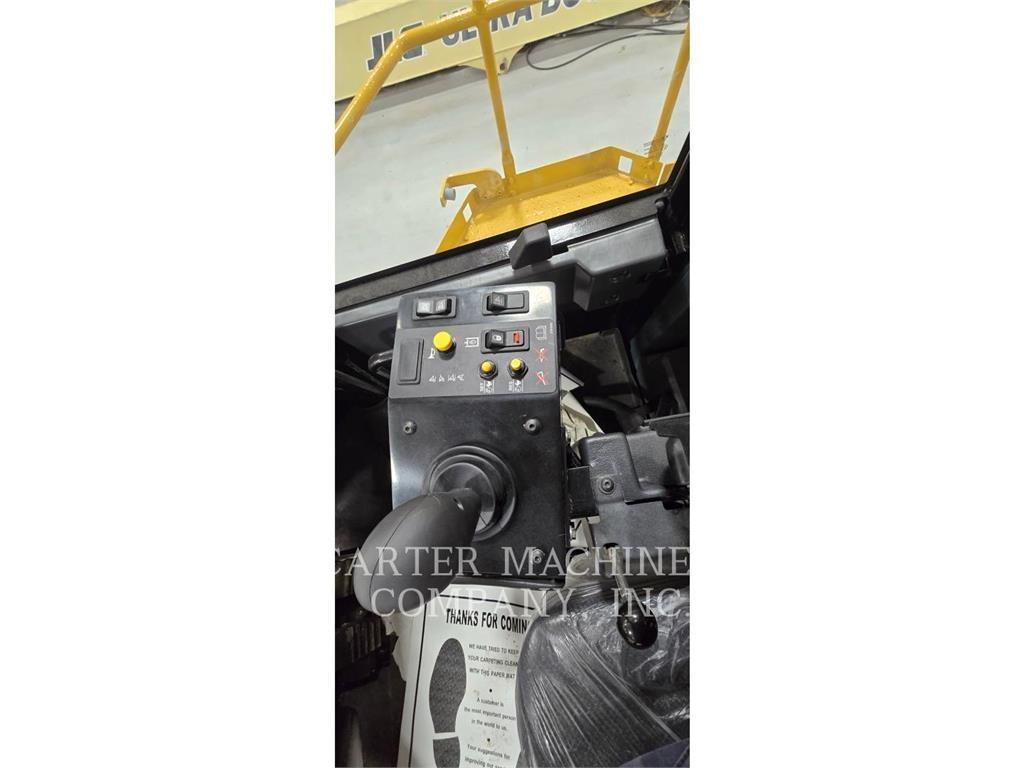 CAT 826H RBLD Уплътнители за почва
