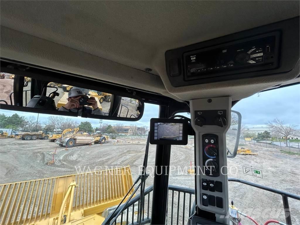 CAT 836K Колесни товарачи