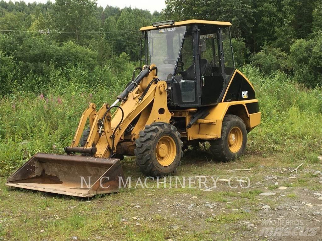 CAT 902 Колесни товарачи