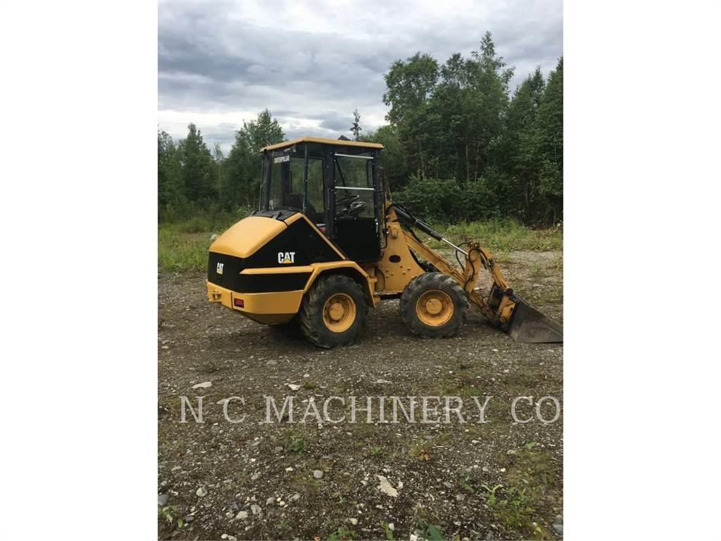 CAT 902 Колесни товарачи