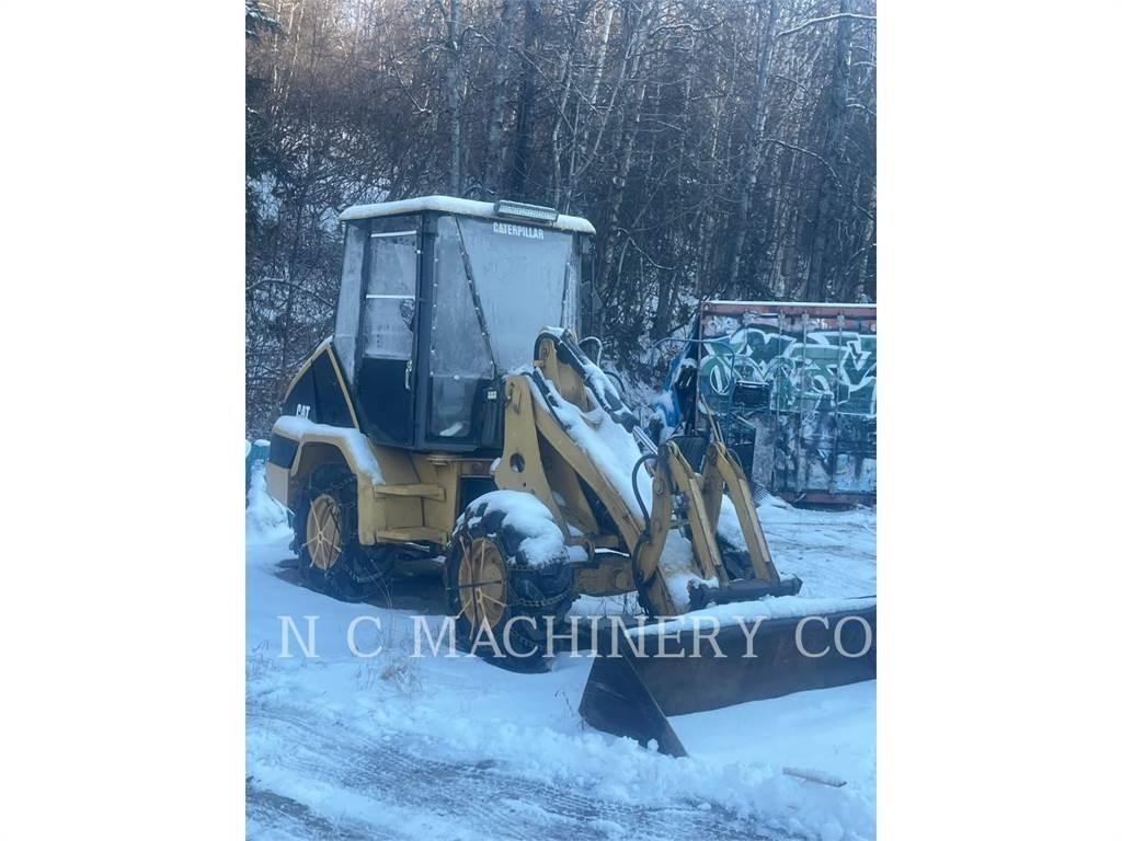 CAT 902 Колесни товарачи