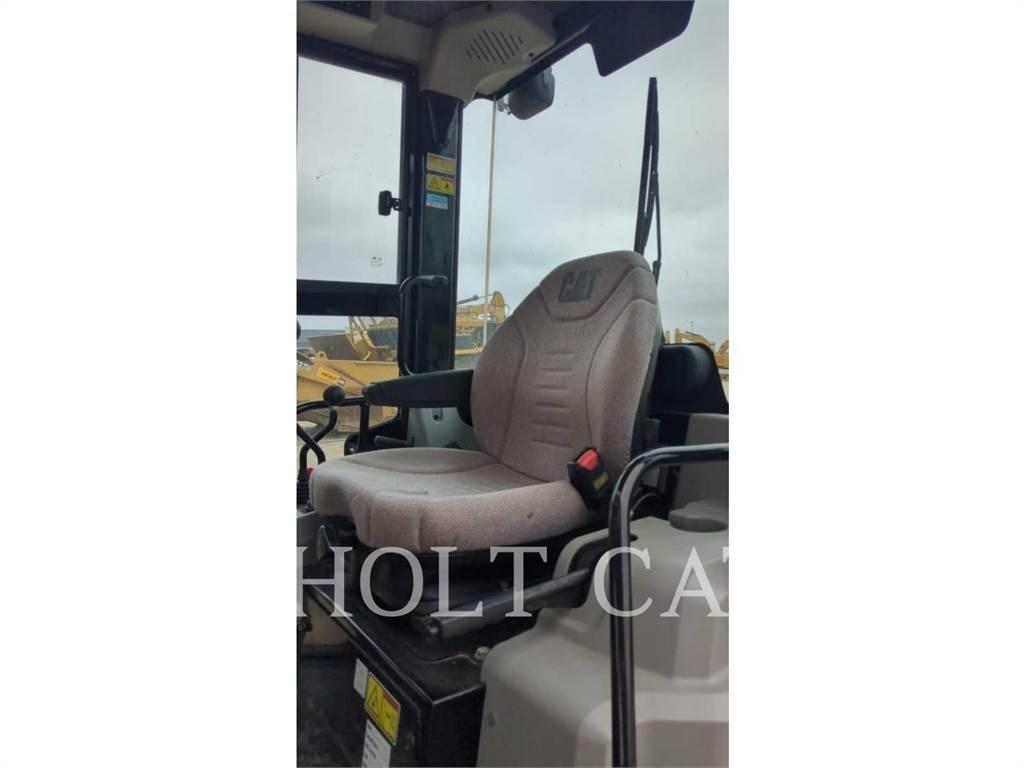 CAT 903C Колесни товарачи