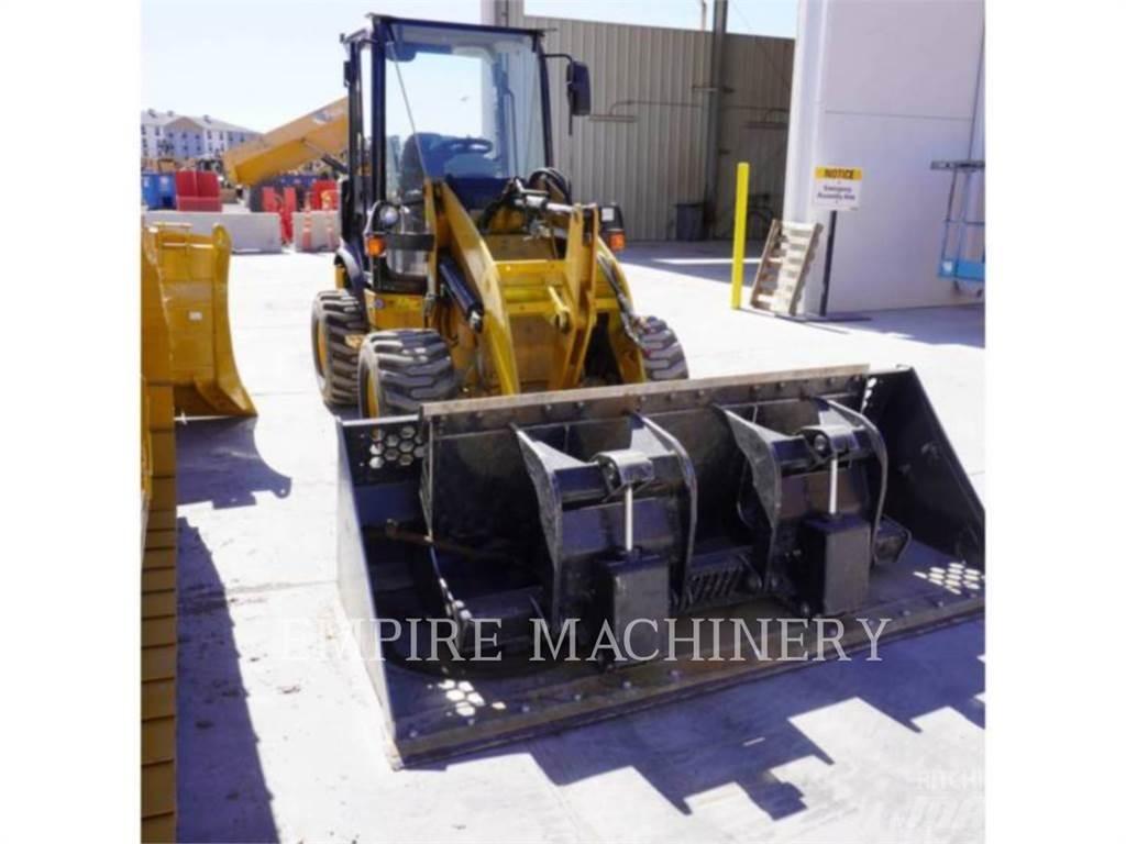 CAT 903C2 Колесни товарачи