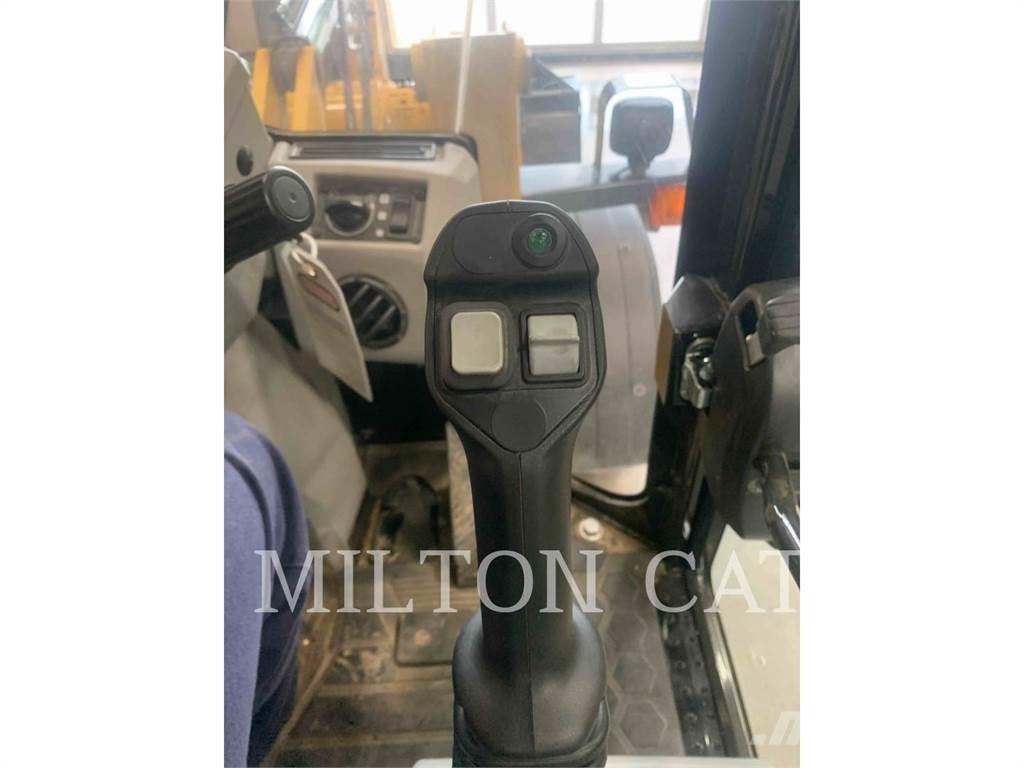 CAT 903D Колесни товарачи