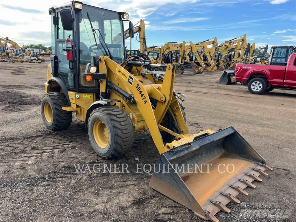 CAT 903D Колесни товарачи