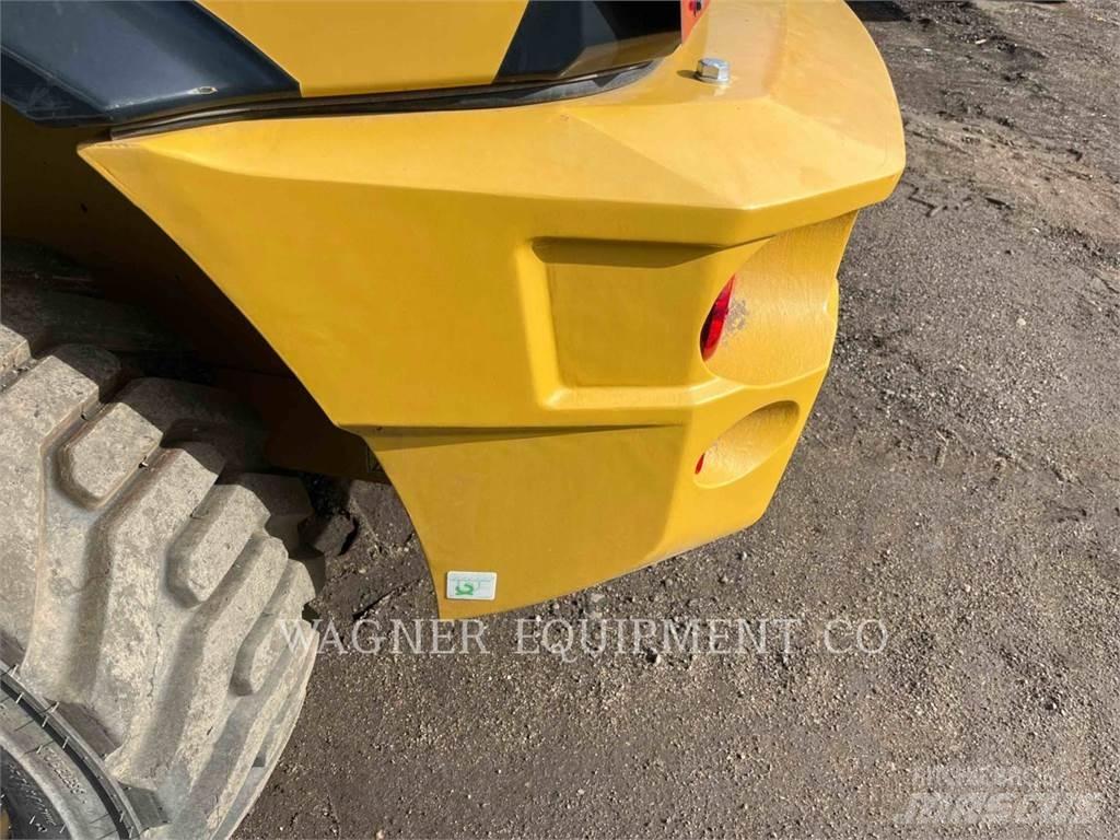 CAT 903D Колесни товарачи