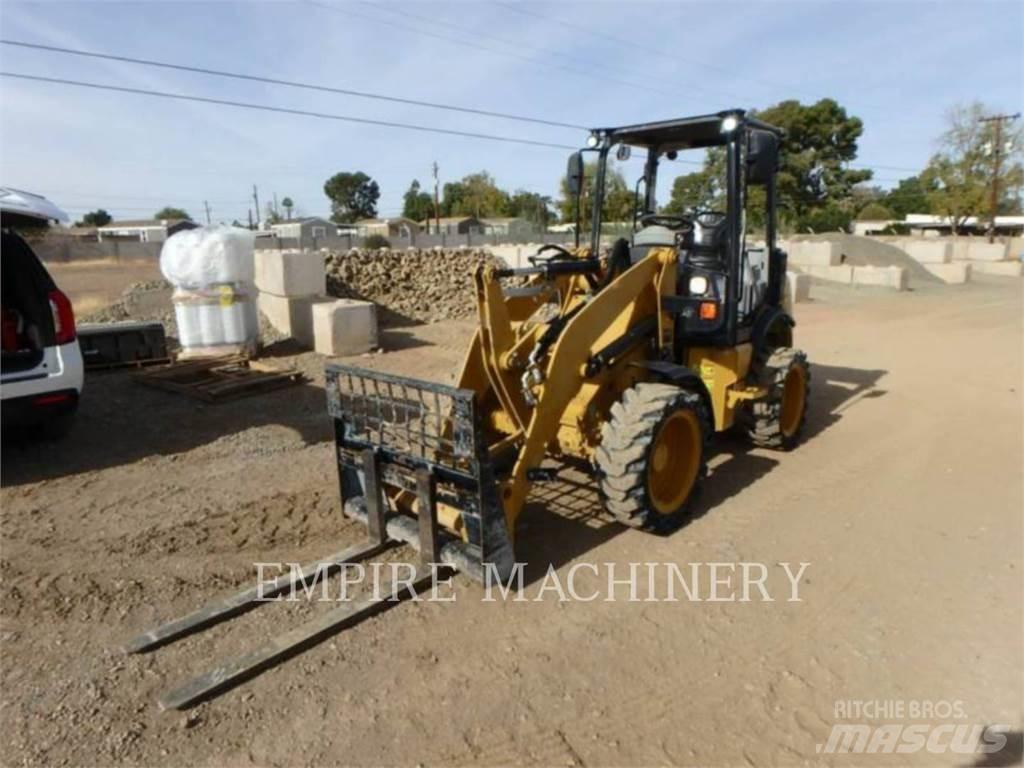 CAT 903D Колесни товарачи