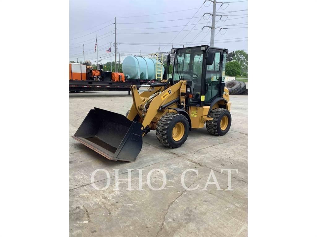 CAT 903D Колесни товарачи