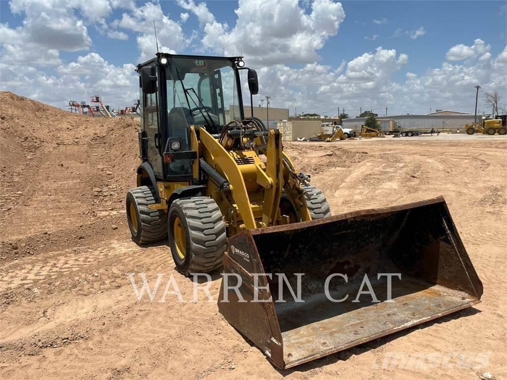 CAT 903D Колесни товарачи