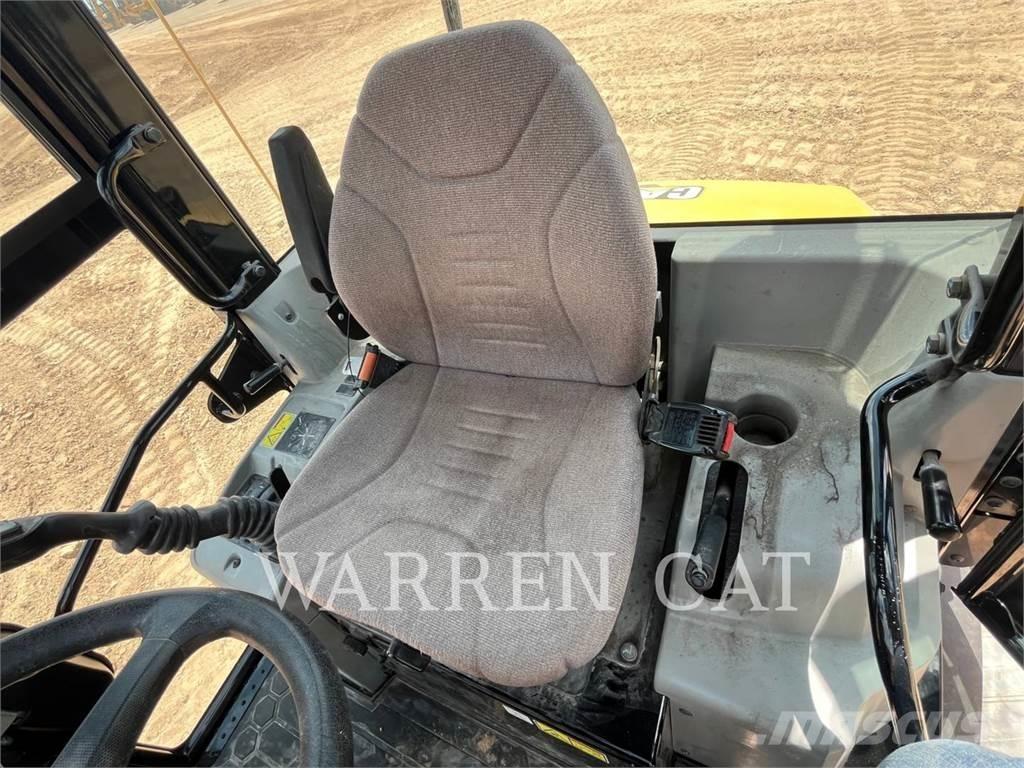 CAT 903D Колесни товарачи