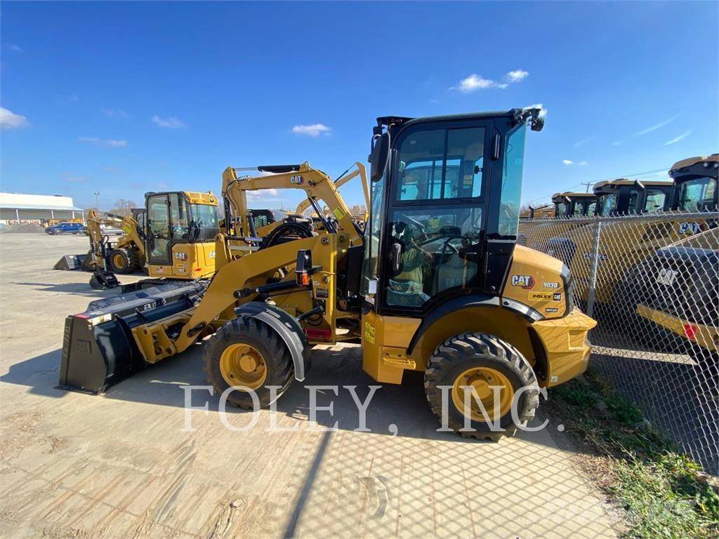 CAT 903D Колесни товарачи