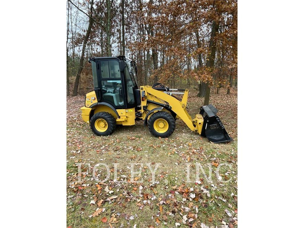 CAT 903D Колесни товарачи