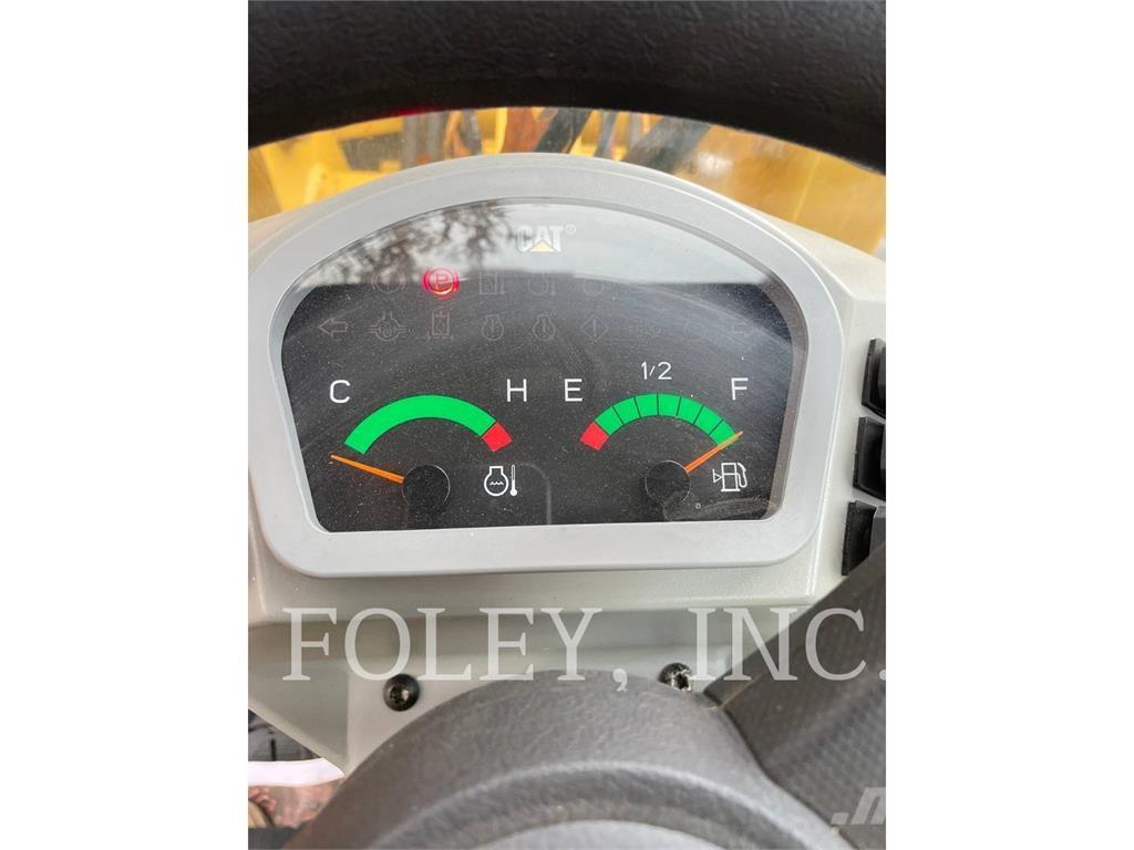 CAT 903D Колесни товарачи