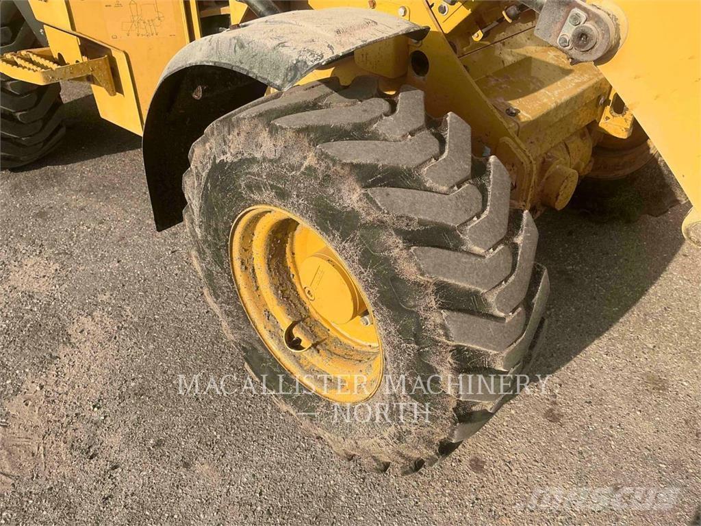 CAT 903D HARW Колесни товарачи