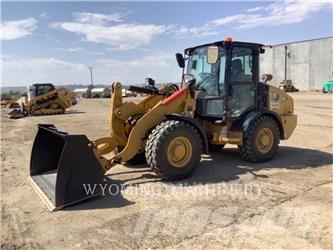 CAT 906 Колесни товарачи