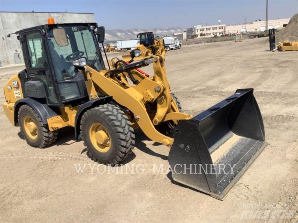 CAT 906 Колесни товарачи