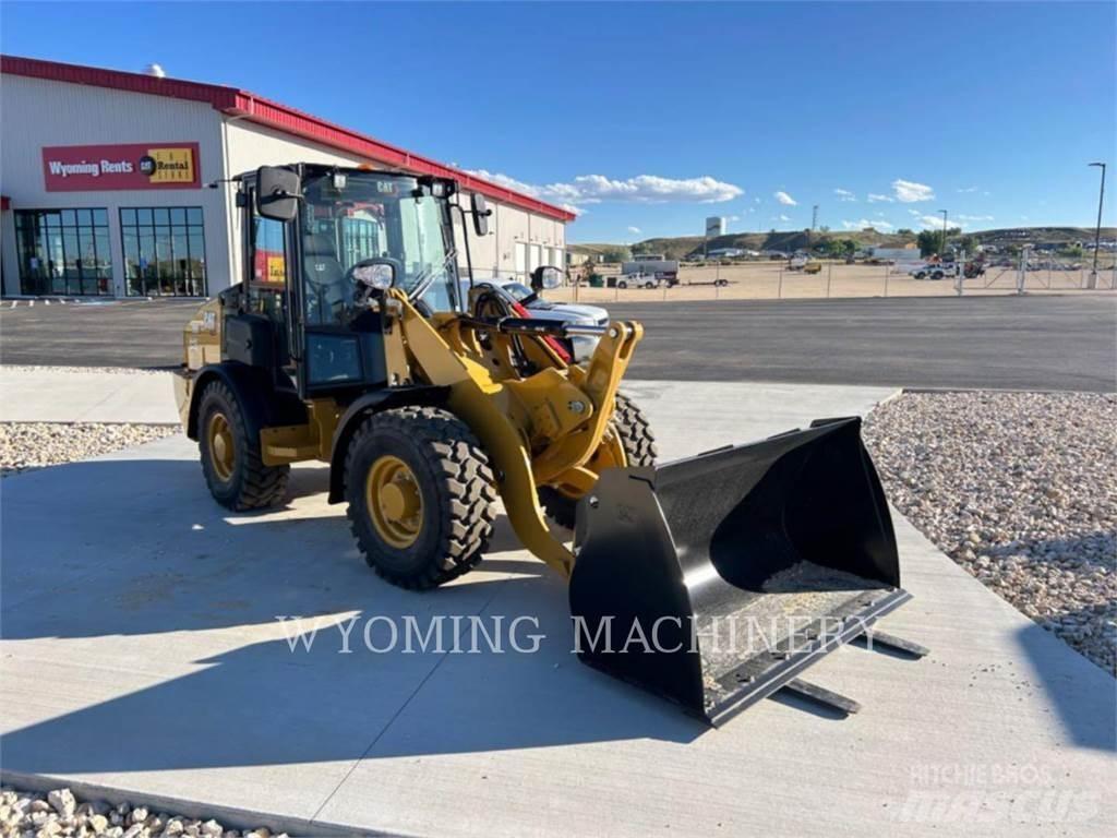 CAT 906 Колесни товарачи
