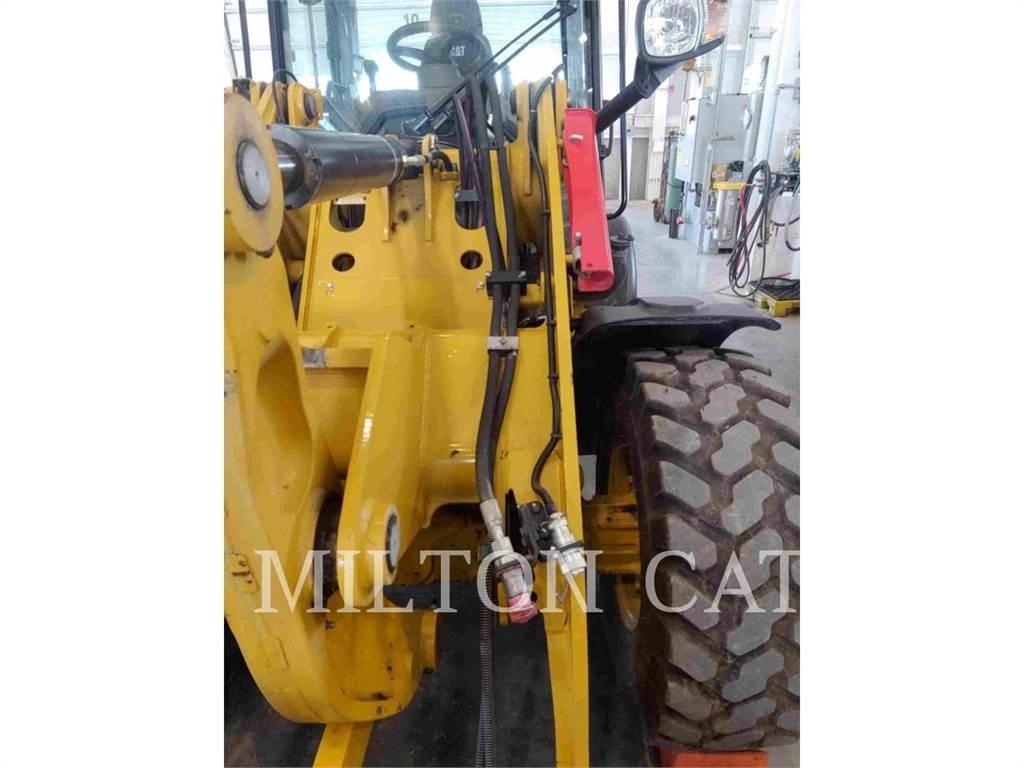 CAT 906 Колесни товарачи